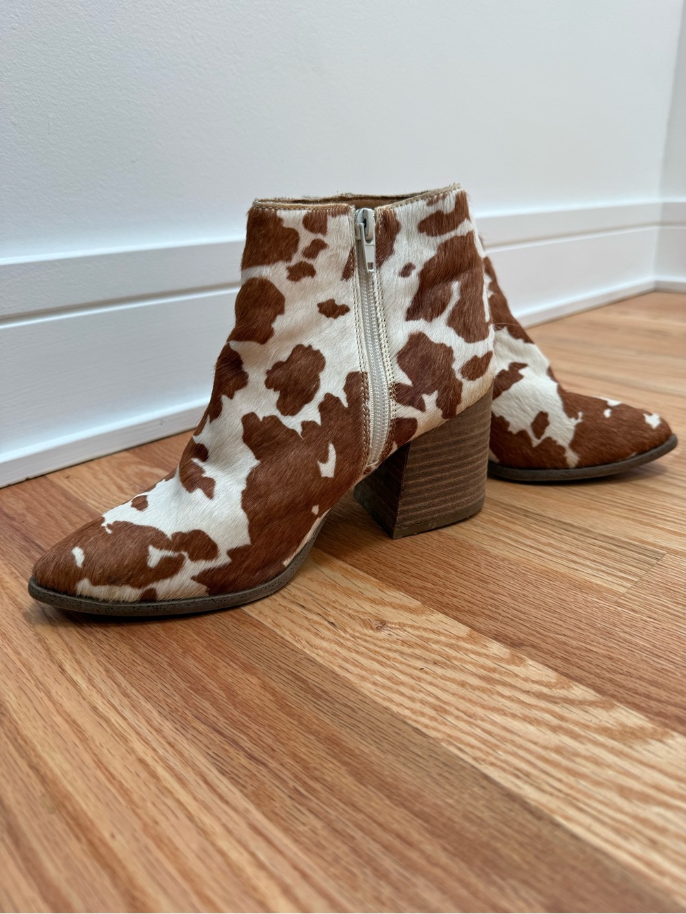 Dolce Vita Heleen Cowhide Print Ankle Boots - Brown & White 7